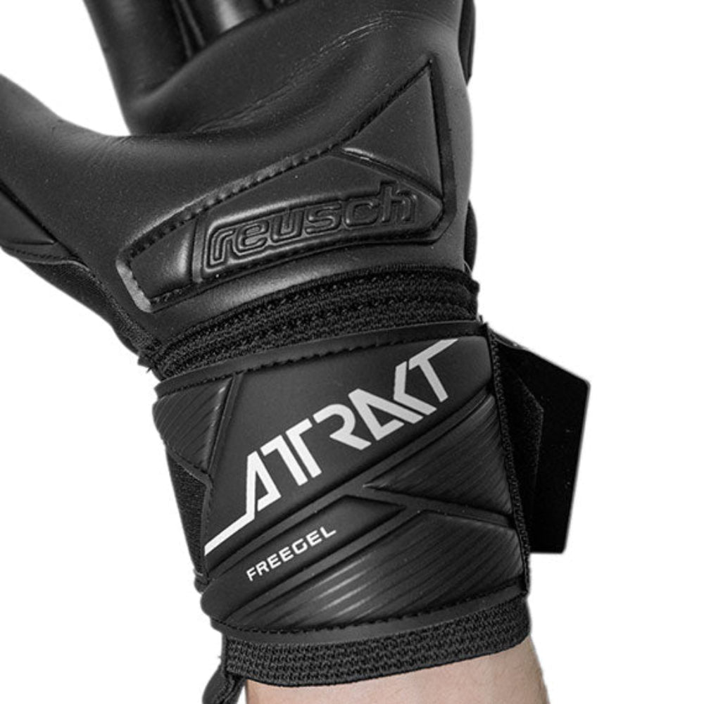 Reusch Attrakt Freegel Infinity Goalkeeper Gloves- 2026 Black