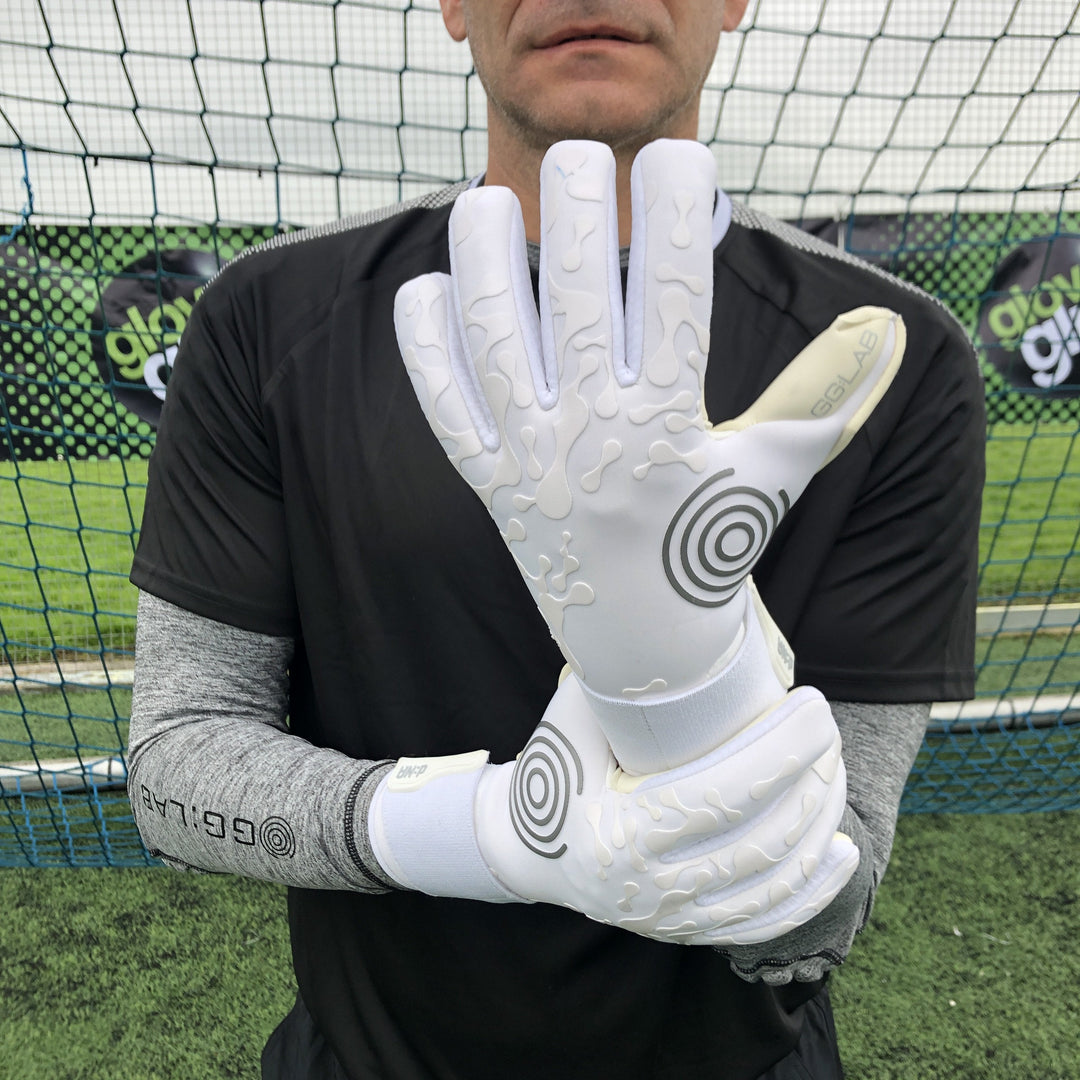 i NTRON Goalkeeper Gloves- White
